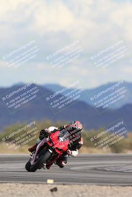 media/Nov-16-2025-Race Pace (Sun) [[8c5fa54630]]/Non Verified Riders (1st 20 Minutes)/5-Turn 15 (110pm)/